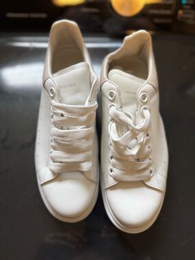 Alexander McQueen White Leather Sneakers with Cream Heel Tab